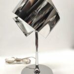 AURA lumetto cromo e vetro bianco di Gea Luce