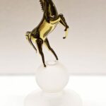 CAVALLO RAMPANTE in vetro di Murano decoro oro