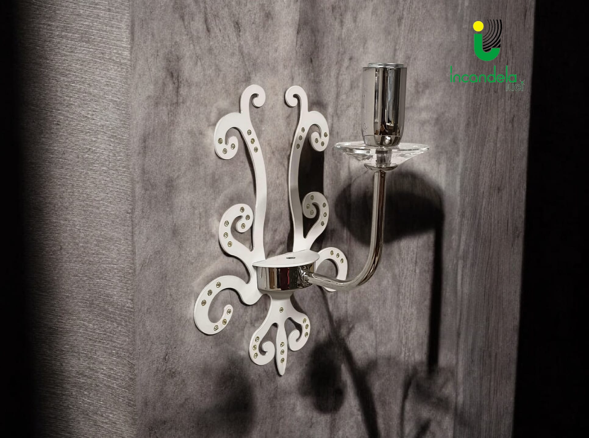 WhatsApp Image 2026-01-28 at 18.55.02 131 Applique di Gibas in ferro battuto e strass 1 x E14 - immagine 1